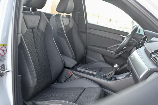 Audi Q3 45 TFSI e 3x S-Line. Pano, ACC, Dodehoek, Lane assist!