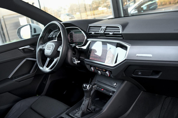 Audi Q3 45 TFSI e 3x S-Line. Pano, ACC, Dodehoek, Lane assist!