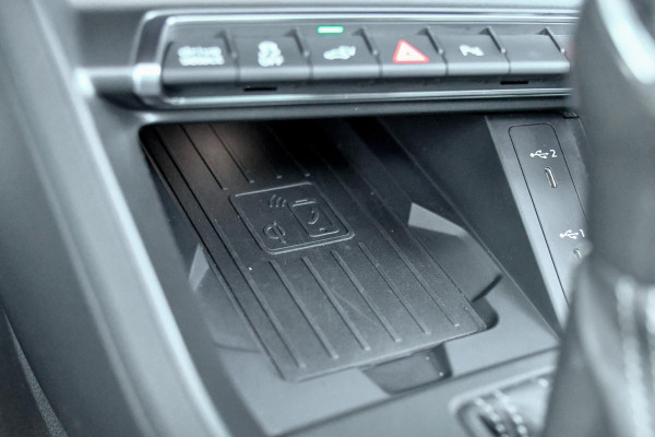 Audi Q3 45 TFSI e 3x S-Line. Pano, ACC, Dodehoek, Lane assist!