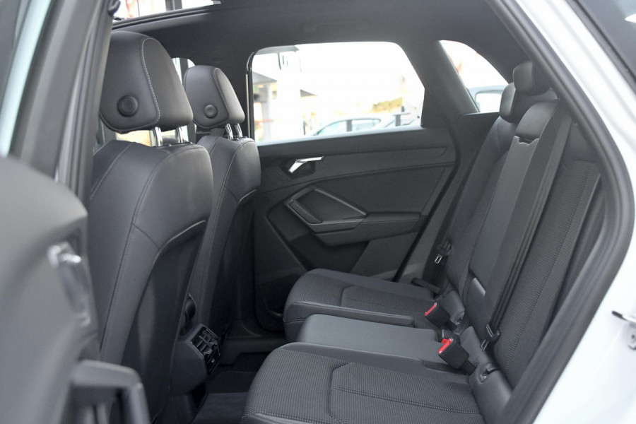 Audi Q3 45 TFSI e 3x S-Line. Pano, ACC, Dodehoek, Lane assist!