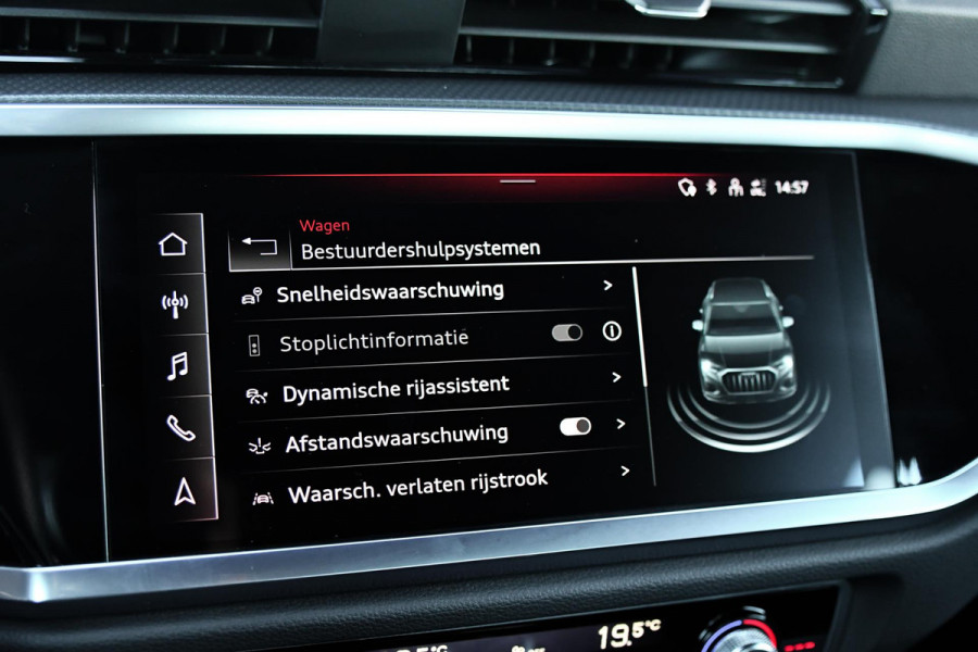 Audi Q3 45 TFSI e 3x S-Line. Pano, ACC, Dodehoek, Lane assist!