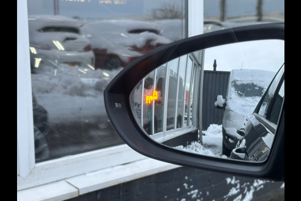 Volkswagen Golf Variant 1.0 TSI Highline | Stoelverwarming | Parkeer Sensoren | Adaptive Cruise