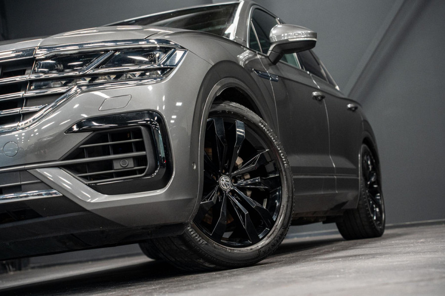 Volkswagen Touareg 3.0 TDI R-Line *Vierwielbesturing / Luchtvering / Standkachel / Stoelventilatie + massage / Panorama / HUD / Keyless*