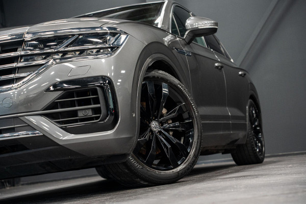 Volkswagen Touareg 3.0 TDI R-Line *Vierwielbesturing / Luchtvering / Standkachel / Stoelventilatie + massage / Panorama / HUD / Keyless*