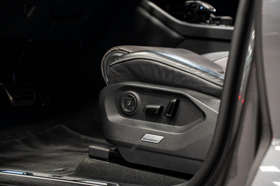 Volkswagen Touareg 3.0 TDI R-Line *Vierwielbesturing / Luchtvering / Standkachel / Stoelventilatie + massage / Panorama / HUD / Keyless*