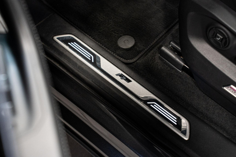 Volkswagen Touareg 3.0 TDI R-Line *Vierwielbesturing / Luchtvering / Standkachel / Stoelventilatie + massage / Panorama / HUD / Keyless*