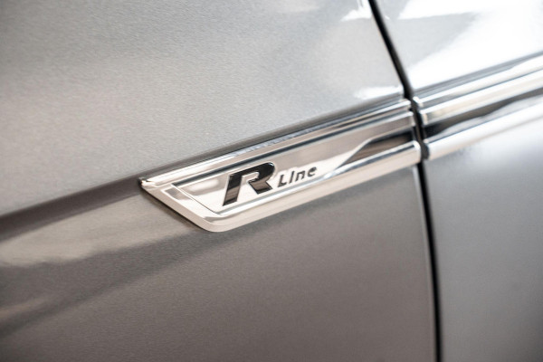 Volkswagen Touareg 3.0 TDI R-Line *Vierwielbesturing / Luchtvering / Standkachel / Stoelventilatie + massage / Panorama / HUD / Keyless*