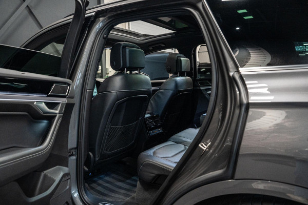 Volkswagen Touareg 3.0 TDI R-Line *Vierwielbesturing / Luchtvering / Standkachel / Stoelventilatie + massage / Panorama / HUD / Keyless*