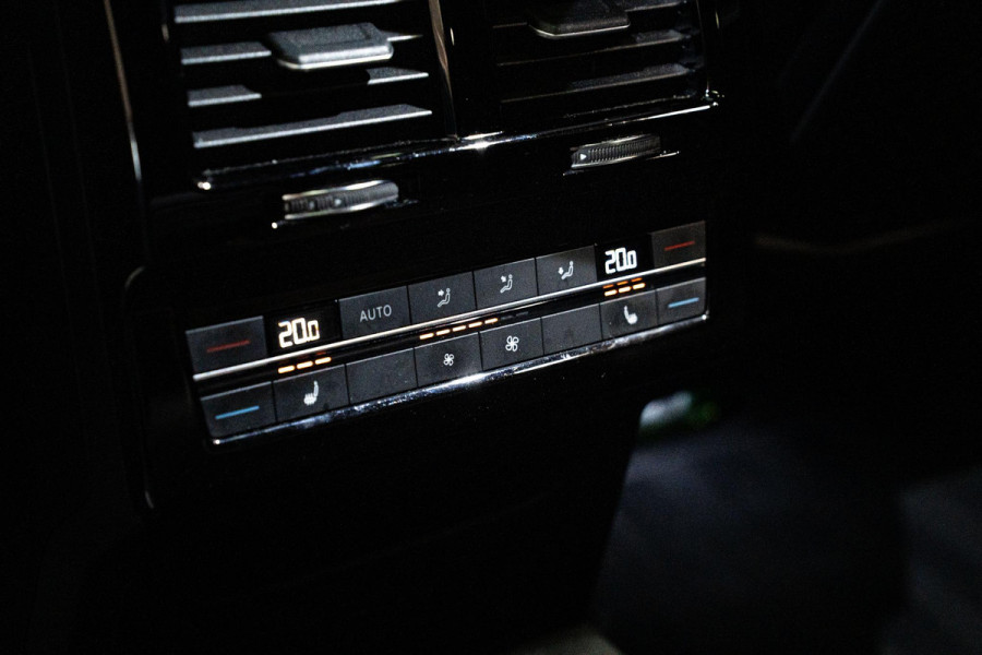 Volkswagen Touareg 3.0 TDI R-Line *Vierwielbesturing / Luchtvering / Standkachel / Stoelventilatie + massage / Panorama / HUD / Keyless*