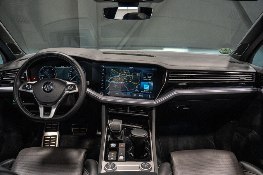 Volkswagen Touareg 3.0 TDI R-Line *Vierwielbesturing / Luchtvering / Standkachel / Stoelventilatie + massage / Panorama / HUD / Keyless*