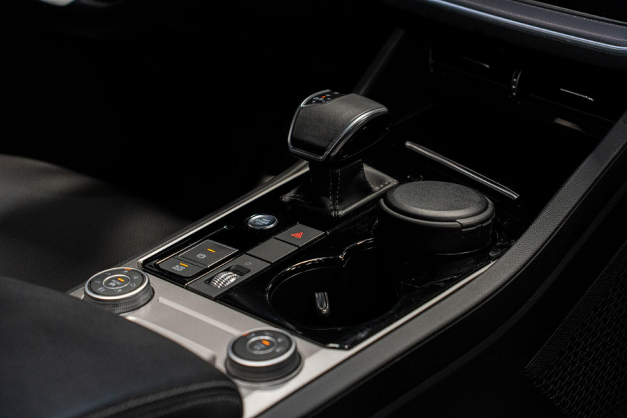 Volkswagen Touareg 3.0 TDI R-Line *Vierwielbesturing / Luchtvering / Standkachel / Stoelventilatie + massage / Panorama / HUD / Keyless*