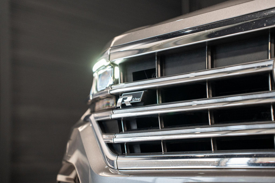 Volkswagen Touareg 3.0 TDI R-Line *Vierwielbesturing / Luchtvering / Standkachel / Stoelventilatie + massage / Panorama / HUD / Keyless*