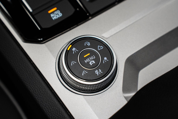 Volkswagen Touareg 3.0 TDI R-Line *Vierwielbesturing / Luchtvering / Standkachel / Stoelventilatie + massage / Panorama / HUD / Keyless*