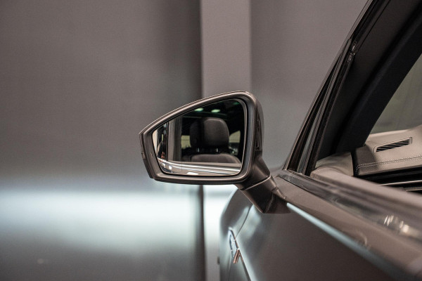 Volkswagen Touareg 3.0 TDI R-Line *Vierwielbesturing / Luchtvering / Standkachel / Stoelventilatie + massage / Panorama / HUD / Keyless*