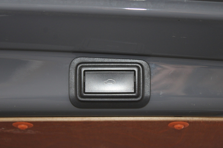 Volkswagen Transporter 2.0 TDI / Aut / L2H1 / 30 / DC / BULLI / Leer / Camera / Vol Opties / NIEUWSTAAT