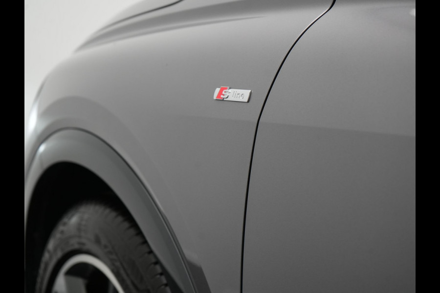 Audi Q4 e-tron 50 quattro S-Line 77 kWh 299pk Dealer O.H. Incl. BTW | Panodak | SOH 93,2% | Lederen Sportstoelen Verwarmd | 20"L.M  | Navigatie | Cruise Control | Virtual | DAB | Taifungrau Metallic |