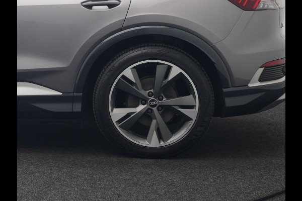 Audi Q4 e-tron 50 quattro S-Line 77 kWh 299pk Dealer O.H. Incl. BTW | Panodak | SOH 93,2% | Lederen Sportstoelen Verwarmd | 20"L.M  | Navigatie | Cruise Control | Virtual | DAB | Taifungrau Metallic |