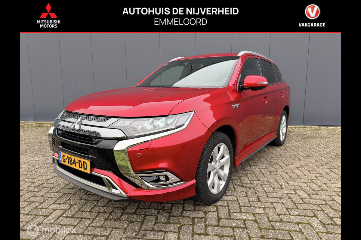 Mitsubishi Outlander 2.4 PHEV Instyle trekhaak side skirts