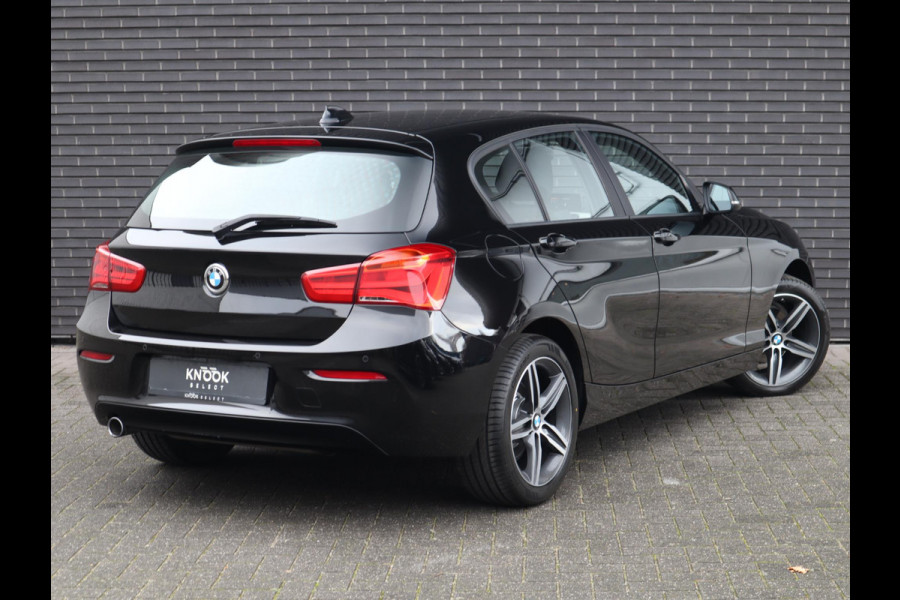 BMW 1-serie 118i Executive Automaat 5 deurs / Navigatie / LED / 17 Inch / Climate Control / Bluetooth / Cruise Control / Parkeersensoren / Regen- en lichtsensor