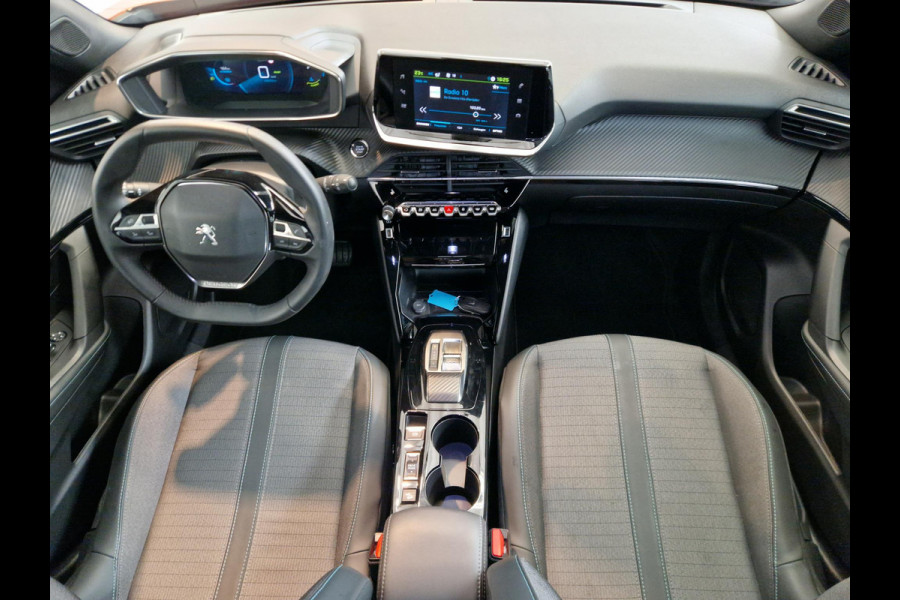 Peugeot e-2008 EV Allure Pack 50 kWh SOH 99,6% | 3-Fase 11 kWh |  Stoelverwarming | Advanced Grip Control | Apple Carplay/Android Auto | Achteruitrijcamera | Cruise Control |