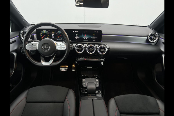 Mercedes-Benz A-Klasse 250 AMG-Line | Pano | LED Matrix | Night Pakket | Camera
