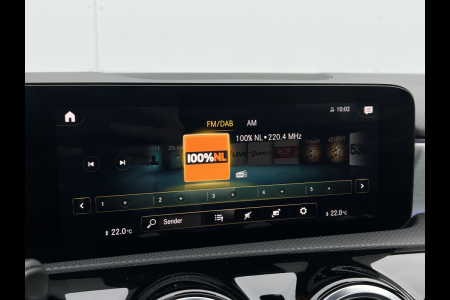 Mercedes-Benz A-Klasse 250 AMG-Line | Pano | LED Matrix | Night Pakket | Camera