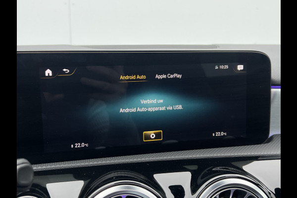 Mercedes-Benz A-Klasse 250 AMG-Line | Pano | LED Matrix | Night Pakket | Camera