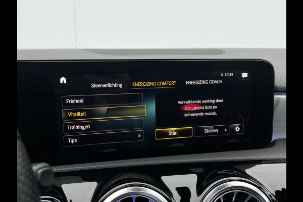 Mercedes-Benz A-Klasse 250 AMG-Line | Pano | LED Matrix | Night Pakket | Camera