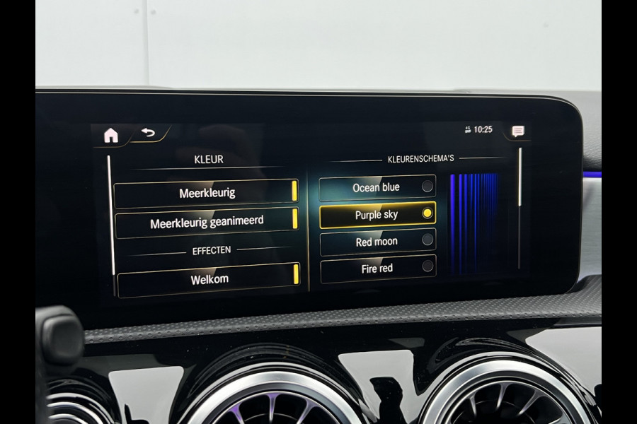 Mercedes-Benz A-Klasse 250 AMG-Line | Pano | LED Matrix | Night Pakket | Camera