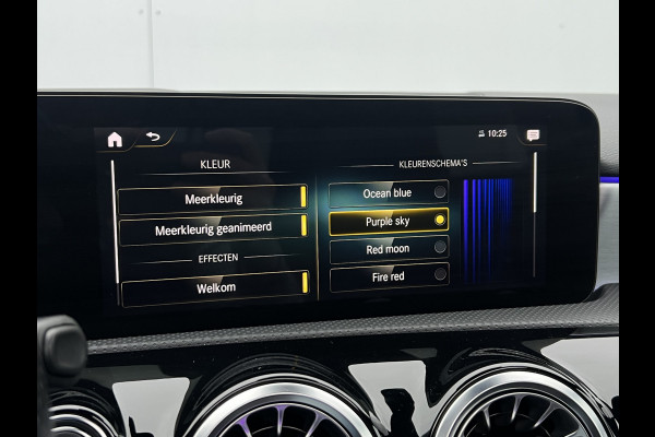 Mercedes-Benz A-Klasse 250 AMG-Line | Pano | LED Matrix | Night Pakket | Camera