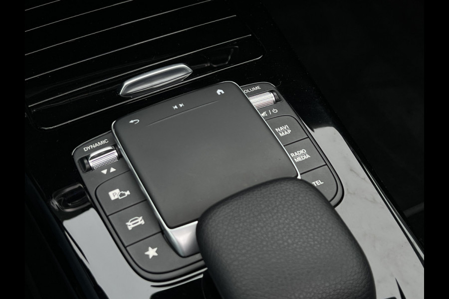 Mercedes-Benz A-Klasse 250 AMG-Line | Pano | LED Matrix | Night Pakket | Camera