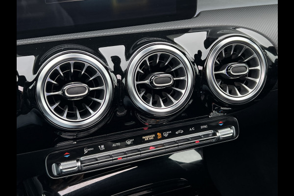 Mercedes-Benz A-Klasse 250 AMG-Line | Pano | LED Matrix | Night Pakket | Camera