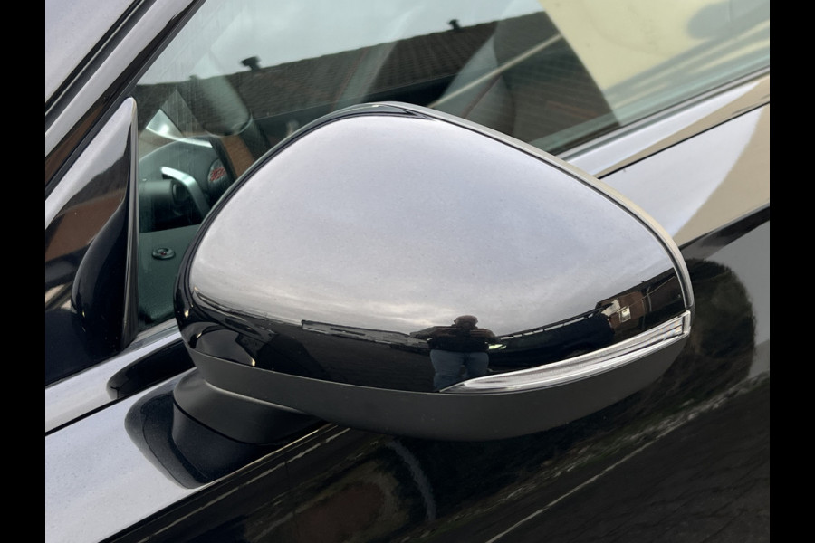 Mercedes-Benz A-Klasse 250 AMG-Line | Pano | LED Matrix | Night Pakket | Camera