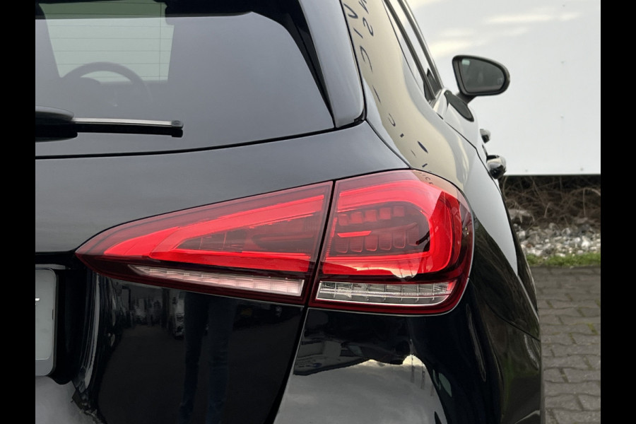 Mercedes-Benz A-Klasse 250 AMG-Line | Pano | LED Matrix | Night Pakket | Camera