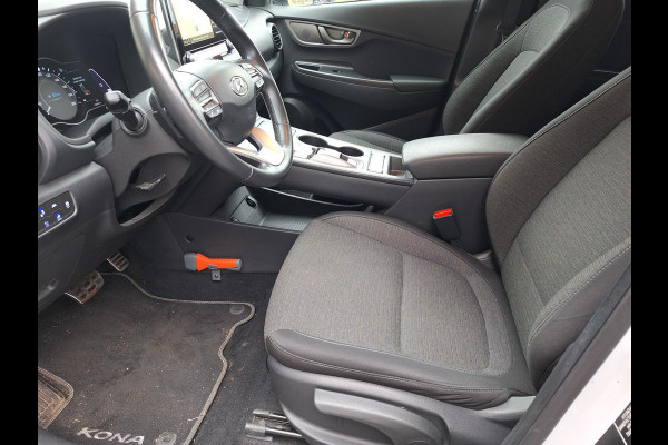 Hyundai Kona EV Fashion 64 kWh | SOH: 95,0% | 3 Fase | warmtepomp | HUD | Blindspot | Climate | Navi |