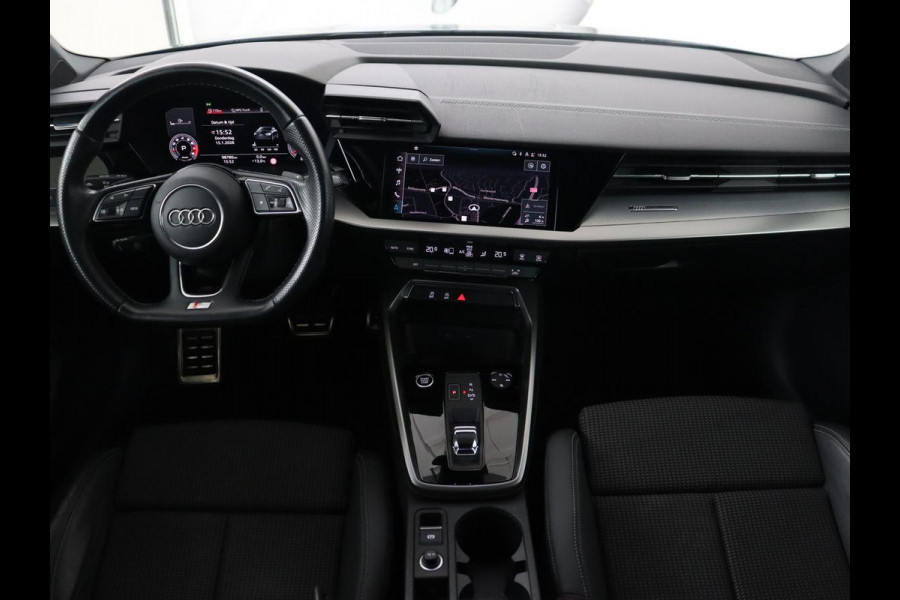Audi A3 35 TFSI S edition | Carplay | Navigatie | Sportstoelen | Half leder | Full LED | Camera | Virtual Cockpit | 19'' | Climate control | Bluetooth | Cruise control | S Line