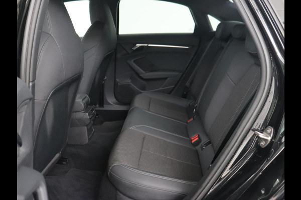 Audi A3 35 TFSI S edition | Carplay | Navigatie | Sportstoelen | Half leder | Full LED | Camera | Virtual Cockpit | 19'' | Climate control | Bluetooth | Cruise control | S Line