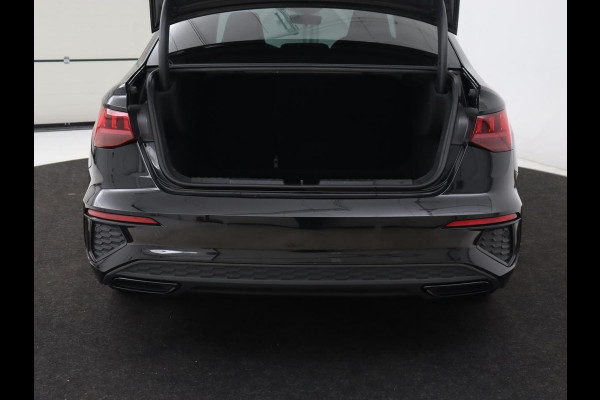 Audi A3 35 TFSI S edition | Carplay | Navigatie | Sportstoelen | Half leder | Full LED | Camera | Virtual Cockpit | 19'' | Climate control | Bluetooth | Cruise control | S Line