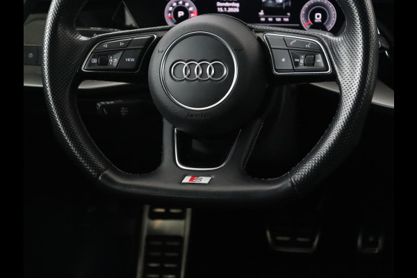 Audi A3 35 TFSI S edition | Carplay | Navigatie | Sportstoelen | Half leder | Full LED | Camera | Virtual Cockpit | 19'' | Climate control | Bluetooth | Cruise control | S Line