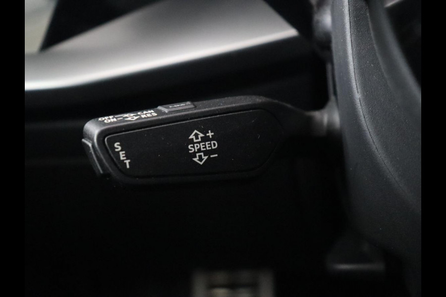 Audi A3 35 TFSI S edition | Carplay | Navigatie | Sportstoelen | Half leder | Full LED | Camera | Virtual Cockpit | 19'' | Climate control | Bluetooth | Cruise control | S Line