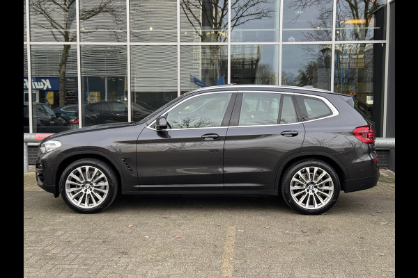 BMW X3 xDrive20i High Executive / Panoramadak / Adaptive LED / Camera / Navigatiesysteem Professional /  Trekhaak / Sportstoel / HiFi Luidsprekersysteem / Stoelverwarming / 20" velgen / Dakreling