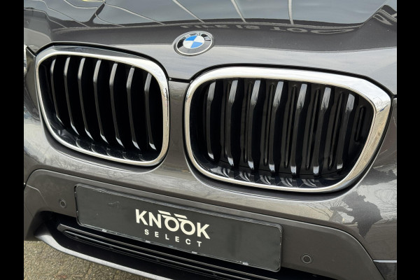 BMW X3 xDrive20i High Executive / Panoramadak / Adaptive LED / Camera / Navigatiesysteem Professional /  Trekhaak / Sportstoel / HiFi Luidsprekersysteem / Stoelverwarming / 20" velgen / Dakreling