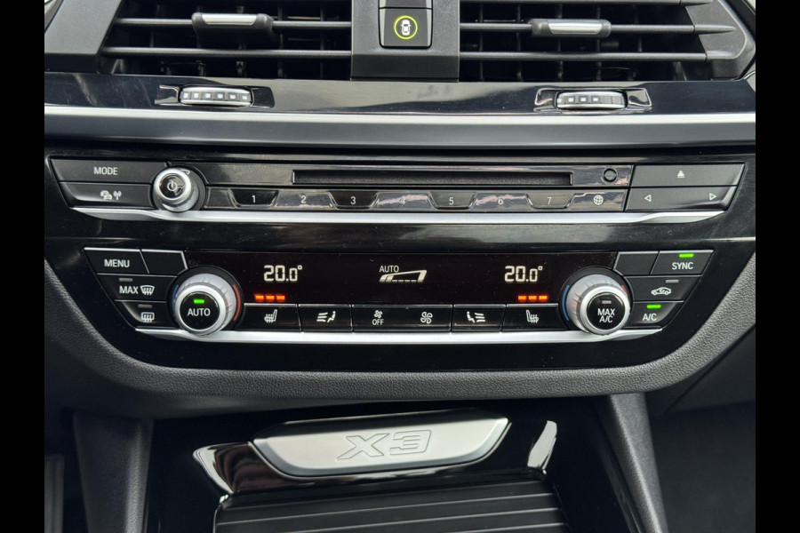 BMW X3 xDrive20i High Executive / Panoramadak / Adaptive LED / Camera / Navigatiesysteem Professional /  Trekhaak / Sportstoel / HiFi Luidsprekersysteem / Stoelverwarming / 20" velgen / Dakreling