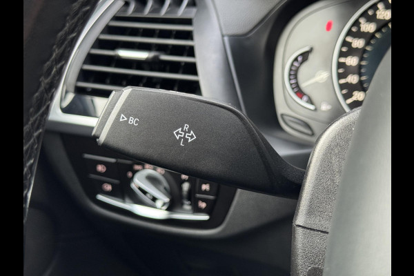 BMW X3 xDrive20i High Executive / Panoramadak / Adaptive LED / Camera / Navigatiesysteem Professional /  Trekhaak / Sportstoel / HiFi Luidsprekersysteem / Stoelverwarming / 20" velgen / Dakreling