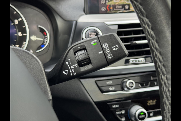 BMW X3 xDrive20i High Executive / Panoramadak / Adaptive LED / Camera / Navigatiesysteem Professional /  Trekhaak / Sportstoel / HiFi Luidsprekersysteem / Stoelverwarming / 20" velgen / Dakreling