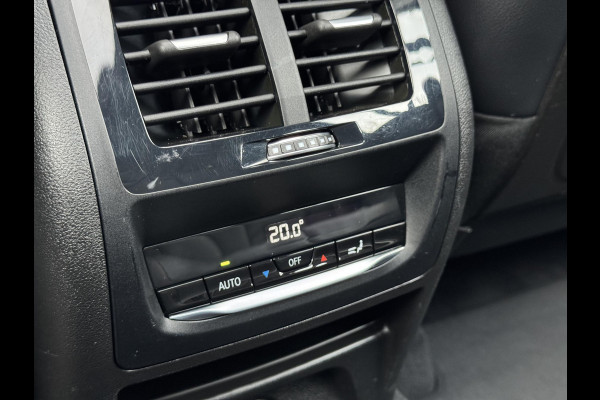 BMW X3 xDrive20i High Executive / Panoramadak / Adaptive LED / Camera / Navigatiesysteem Professional /  Trekhaak / Sportstoel / HiFi Luidsprekersysteem / Stoelverwarming / 20" velgen / Dakreling