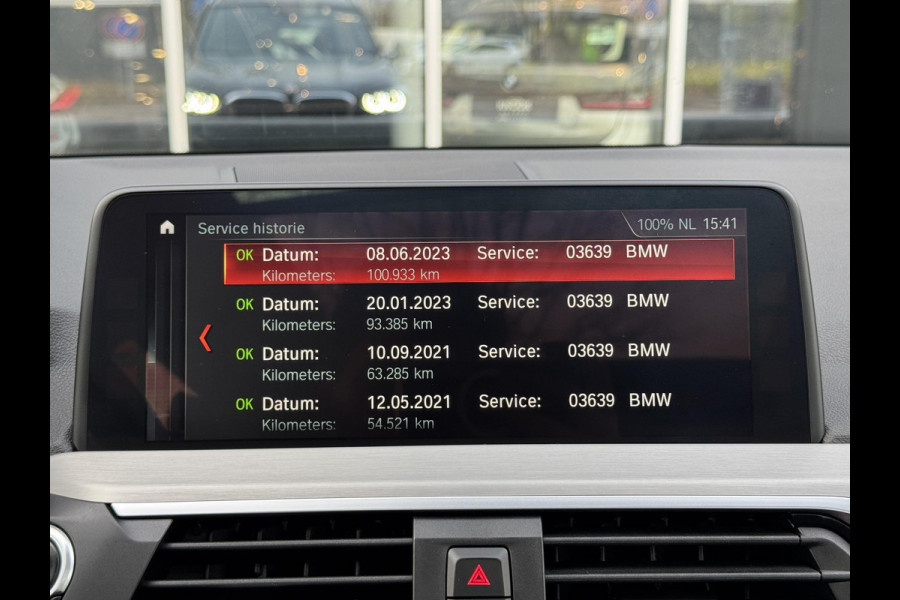 BMW X3 xDrive20i High Executive / Panoramadak / Adaptive LED / Camera / Navigatiesysteem Professional /  Trekhaak / Sportstoel / HiFi Luidsprekersysteem / Stoelverwarming / 20" velgen / Dakreling