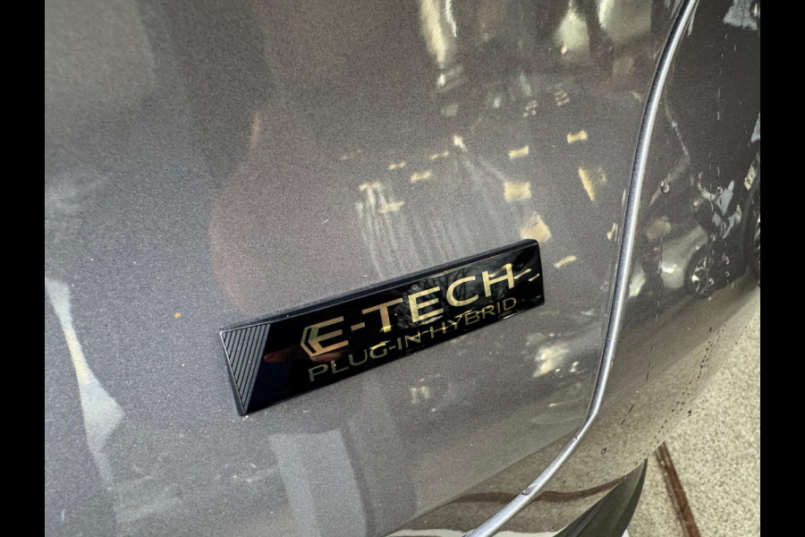 Renault Captur 1.6 E-Tech plug-in hybrid 160 SL Rive Gauche Pano / Groot navi / Adapt. Cruise / Stuurwiel verw.