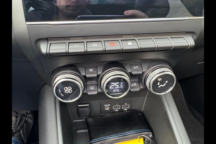 Renault Captur 1.6 E-Tech plug-in hybrid 160 SL Rive Gauche Pano / Groot navi / Adapt. Cruise / Stuurwiel verw.