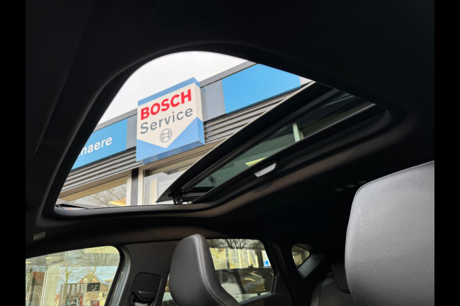 Renault Captur 1.6 E-Tech plug-in hybrid 160 SL Rive Gauche Pano / Groot navi / Adapt. Cruise / Stuurwiel verw.